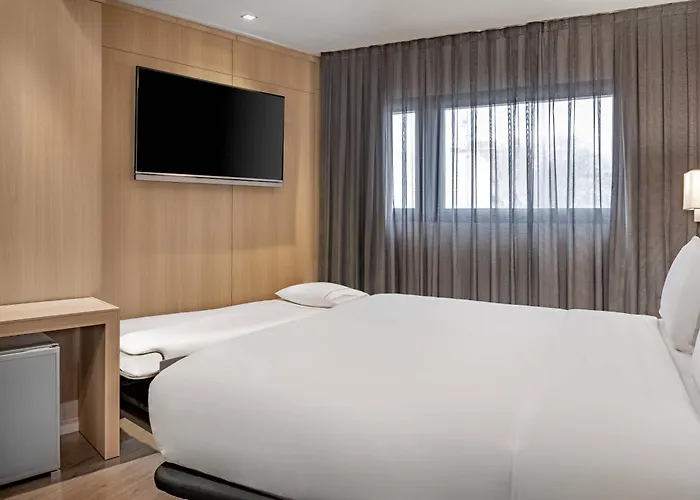 Ac Sants By Marriott Отель
